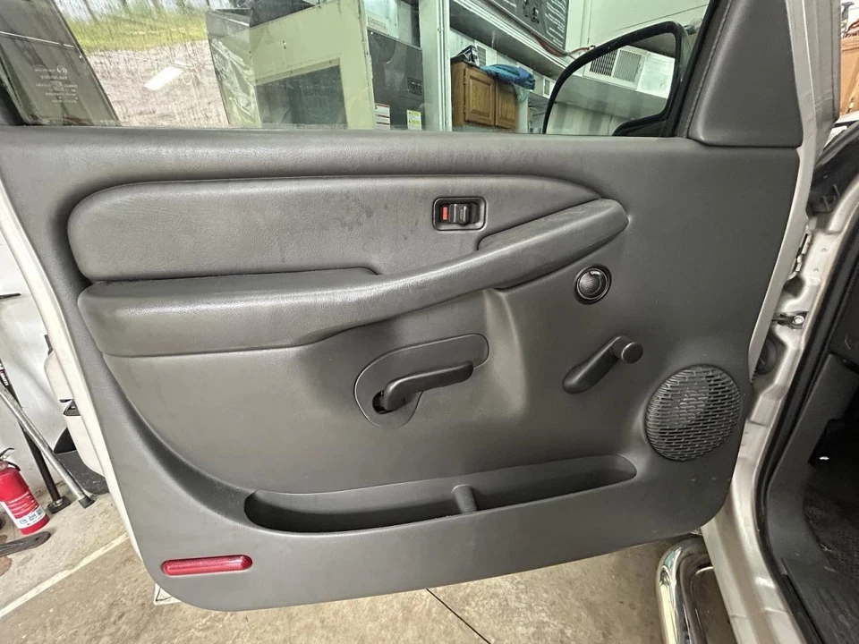 Chevrolet Silverado 1500 2007 carrocería clásica lado del conductor puerta delantera panel de moldura  Foto 1 de 4