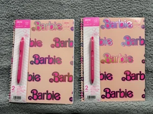 Barbie x Yoobi 1 soggetto quaderno a spirale con penna rosa copertina olografica 2pz - Foto 1 di 5