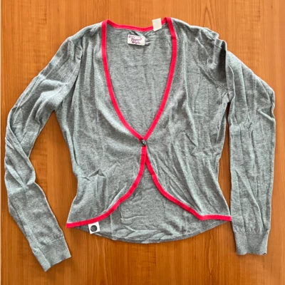 Cárdigan Original Pingüino/Cuello en V/Cintura Acanalada/Gris con Borde Coral/XS/Excelente Foto 1 de 4