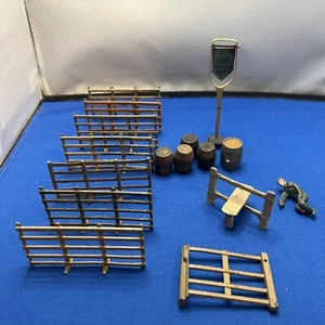 Miniature Model Hotel Sign/ Barrels-Lead Figure - Brown lead farm fences fencing - Picture 1 of 14