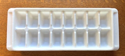 Bandeja para cubitos de hielo de liberación rápida Rubbermaid, plástico, blanco 2867 16 cubos Foto 1 de 3