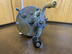 Shakespeare Service 1944 Model HE ~ Vintage Bait Casting Reel Made in Kalamazoo - Picture 1 of 7