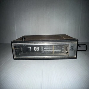 Vintage General Electric Flip Clock Radio EA7-4410A As Is Working - Picture 1 of 13