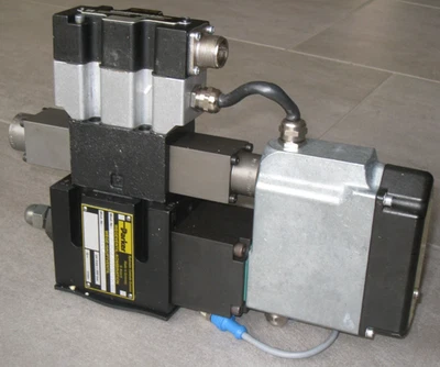 Parker proportional directional control valve D31FHE85C4NB9030 for controlling volume flows - Image 1 of 4