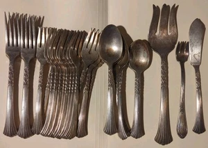 32x LOT- Oneida Ltd. Floral Queen SilverPlate Flatware Silverware Vintage HTF GD - Picture 1 of 15
