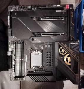 ASRock Z790 Taichi - Carte mère E-ATX Socket 1700 Intel Z790 Express - NEUVE - Imagen 1 de 1