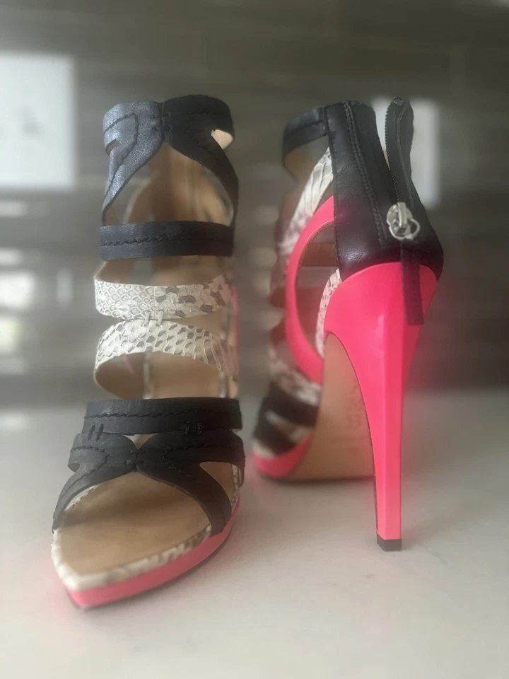 L.A.M.B. Tacones de aguja con tiras de Gwen Stefani - rosa/negro/gris - talla 7 Foto 1 de 3