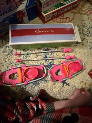 American Girl 18" Muñeca Deporte Invierno Raquetas de Nieve Conjunto con 2 Postes 2 Zapatos para Nieve Rosa Foto 1 de 4