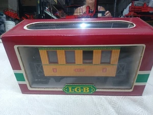 LGB G escala 3006 vagón de tren de pasajeros amarillo - Dodge City y Great Western nuevo en caja  - Imagen 1 de 9