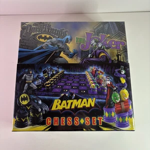Batman Chess Set. The Noble Collection, The Dark Knight vs The Joker, New - Picture 1 of 15