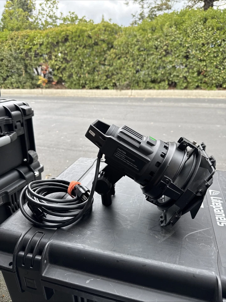 Impact Qualite 300 - 300 Watt / 3200K - Focusing Flood Light - Image 1 of 4