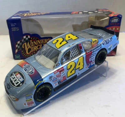 Jeff Gordon DuPont NASCAR 2000 #24 - 2000 escala 1/24 círculo de ganadores Foto 1 de 4