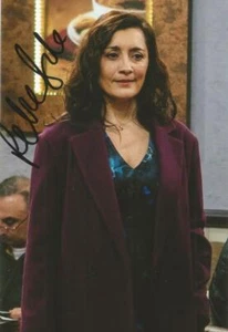 EMMERDALE* REBECCA SARKER 'MANPREET JUTLA' SIGNED 6x4 ACTION PHOTO+COA - Picture 1 of 1