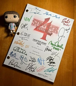 Stranger Things 4 Script Cast - signiert - Kapitel 8: Papa - Autogramm Reprints - Bild 1 von 8