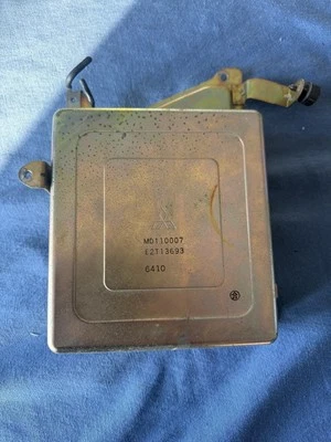 Computadora de motor Mitsubishi Starion 1986 Md110007 E2t13693 ECU ECM OEM Foto 1 de 4