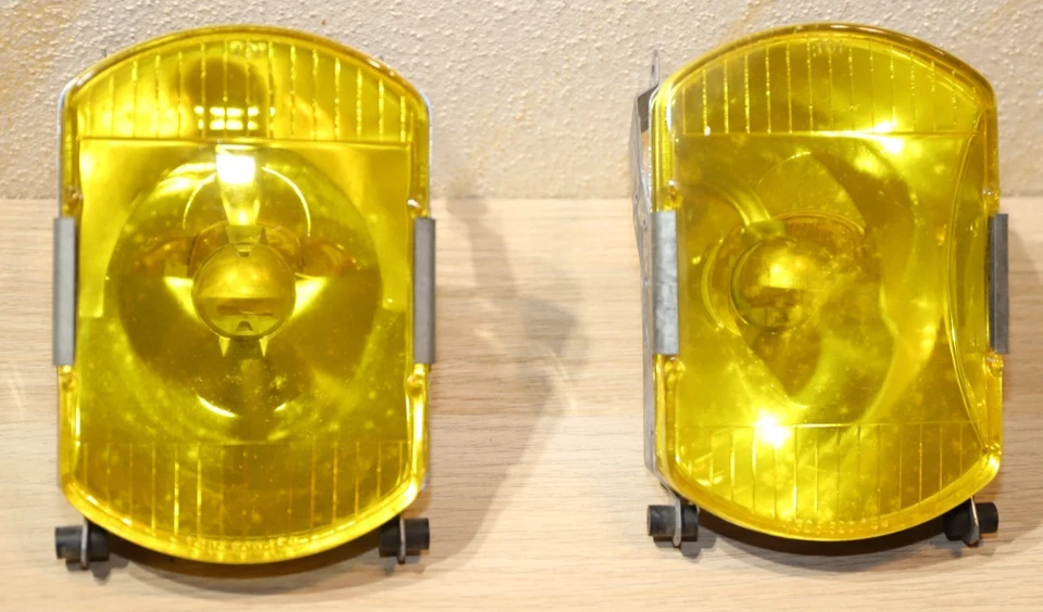 2x Mercedes W116 Scheinwerfer Reflektor Gelb Bosch 1305320989 - Bild 1 von 4