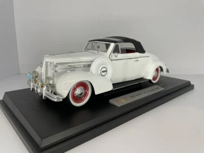 Signature Buick 1938 (white) 1:18 18131-1 - Bild 1 von 2