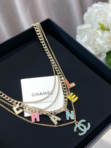 Collana CHANEL blu cristallo perle intarsiate colorate CCS ferramenta oro chiaro 24C