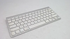 Apple A1314 Wireless Keyboard  Works takes 2 AA Batteries - Afbeelding 1 van 4