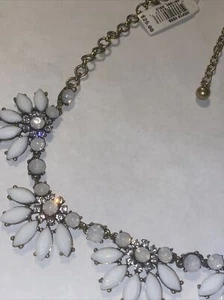 Collana donna con ciondolo girocollo e fiori in resina con strass - Foto 1 di 9