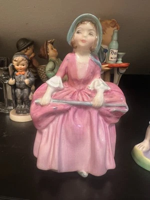 Vintage Royal Doulton FIGURE Bo Beep HN 1811 - Image 1 of 4