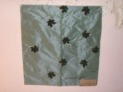 Beacon Hill, Biella, 100% Seda, Terciopelo Floral, Remanente, Varios Colores Disponibles Foto 1 de 4