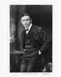 Harry Houdini Photograph - Vintage Photo from 1913 - Picture 1 of 1