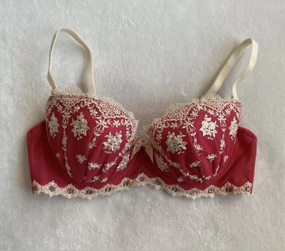 Sujetador push up con lazo bordado flor triunfo marca japonesa marca Triumph US-34B,C/JP-D75 Foto 1 de 4