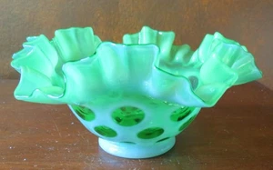 Fenton limettengrün opalisierende Münze Punkte geraffter Rand 6 3/4" Schüssel - Bild 1 von 4