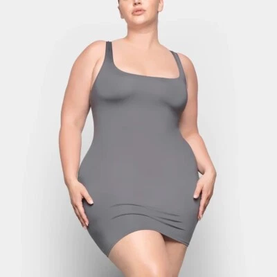 Vestido sin mangas de natación SKIMS Gunmetal para mujer mediano Foto 1 de 4