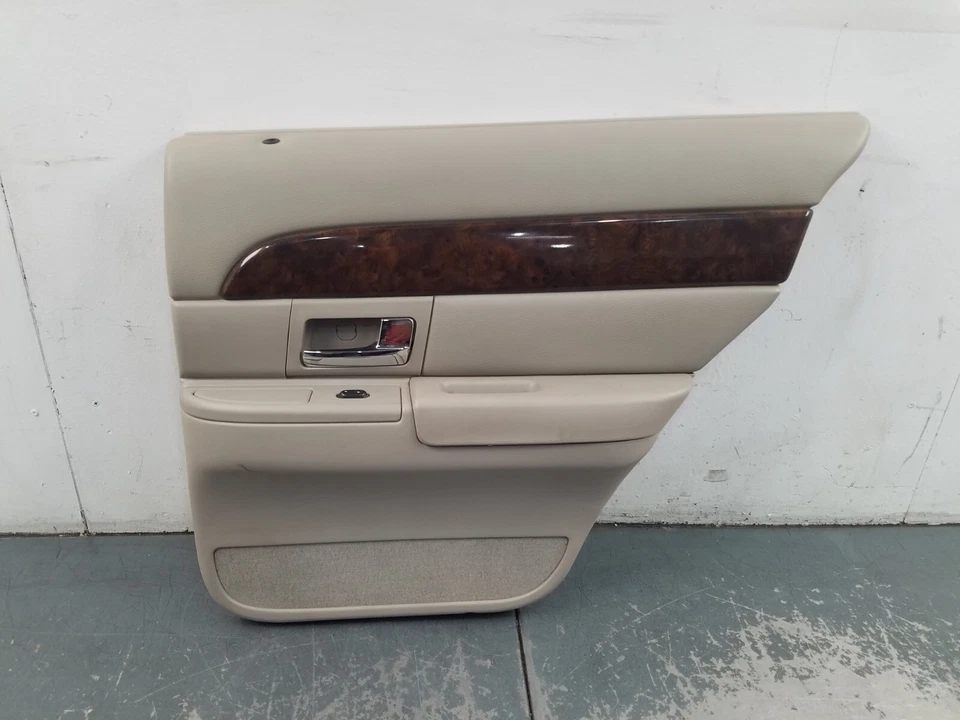 Panel de puerta trasera derecha Grand Marquis/Corwn Vic Victoria 2008 #1188 P3 Foto 1 de 4