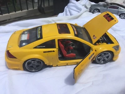 Muscle Machines 2003 Honda Accord 1:24 Diecast Car. - Image 1 of 4