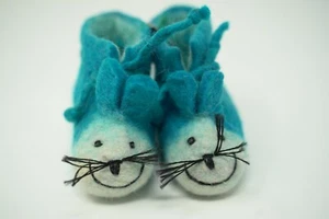 Handmade Infant Cat Booties made from Australian Wool Size 6-12 months - Picture 1 of 6