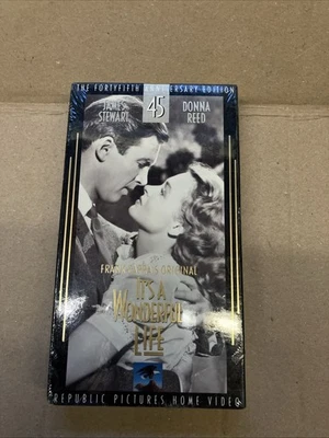 IT'S A WONDERFUL LIFE (VHS, 45th Anniversary Edition.) Christmas Brand New - Image 1 of 3