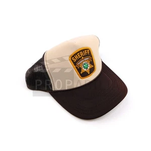 RESIDENT ALIEN Sheriff Mike's Hat S02E12 (2695-5485) - Bild 1 von 3