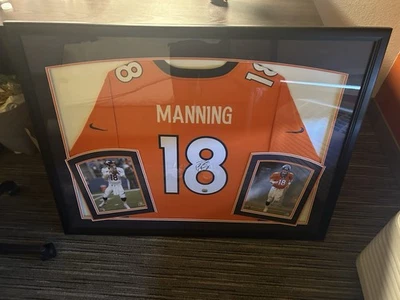 Camiseta Peyton Manning firmada y autografiada Denver Broncos ¡¡Fanáticos enmarcada!!! Foto 1 de 2