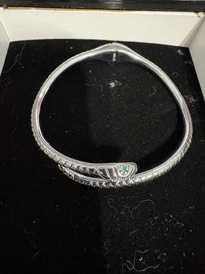 Hermosa pulsera de serpiente con ojos de piedra verde Foto 1 de 4