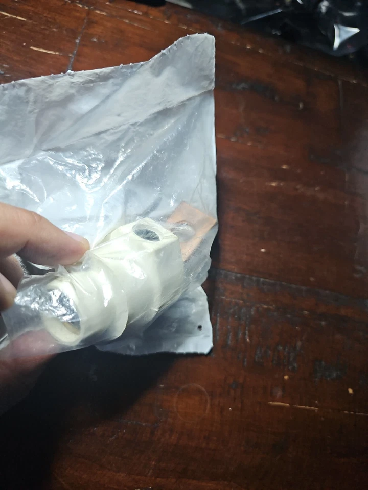 Leviton 18 Series Female Angle Connector #2 To 4/0 AMG - Image 1 of 2