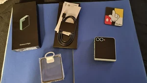 Samsung Galaxy Z Flip 6 x comme neuf - Photo 1/19
