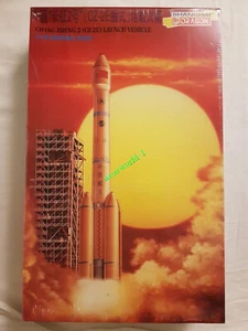 DRAGON 1997 1/48 SCALE CHANG ZHENG 2 (CZ-2E) LAUNCH VEHICLE IN LARGE KIT - Bild 1 von 2
