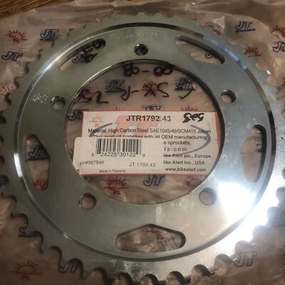 Piñón trasero JTR1792.43 525x43 diente Triumph Bonneville Scrambler Thruxton GSXR Foto 1 de 4