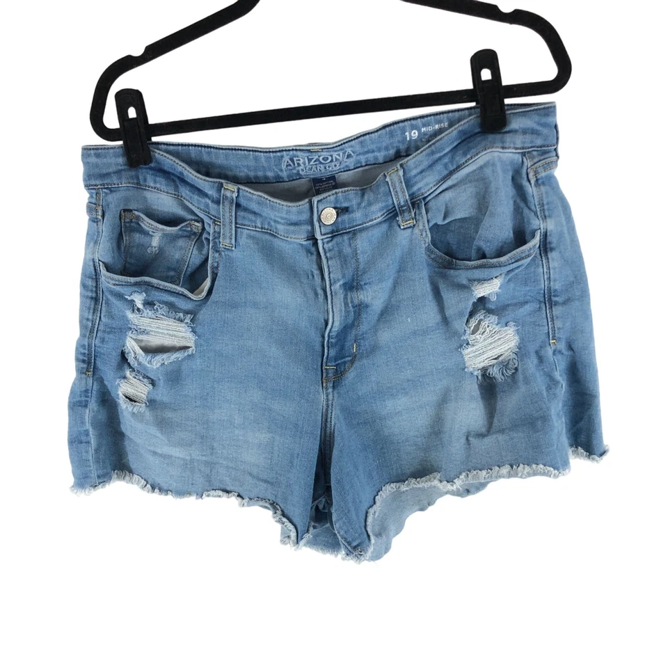 Shorts jeans Arizona Jean Co. feminino júnior desgastado tamanho 19 azul denim - Imagem 1 de 3
