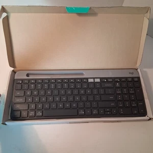 Logitech K585 Multi-Device Slim Kabellose Tastatur (geöffnete, beschädigte Verpackung) - Bild 1 von 4