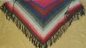 Dreieckstuch-Stola mit Fransen, ca. 170x80 cm, Handarbeit, Farbverlaufs garn  - Bild 1 von 3