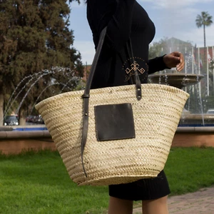 Cesta de paja francesa grande, bolso tejido con correas de cuero negro | Mercado, playa, - Imagen 1 de 6