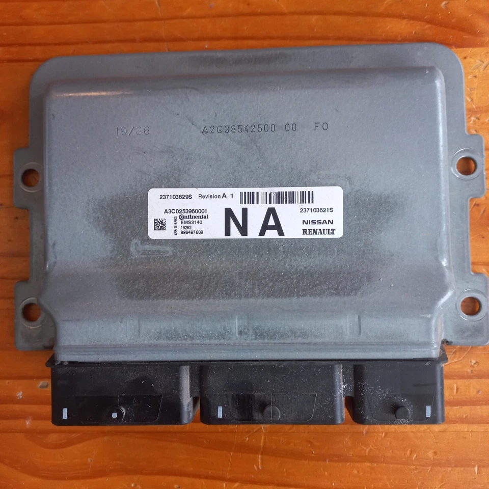 CALCULATEUR  DACIA SANDERO II  CONTINENTAL  EMS3140 A2C0253960001 / 237103621S - Immagine 1 di 2