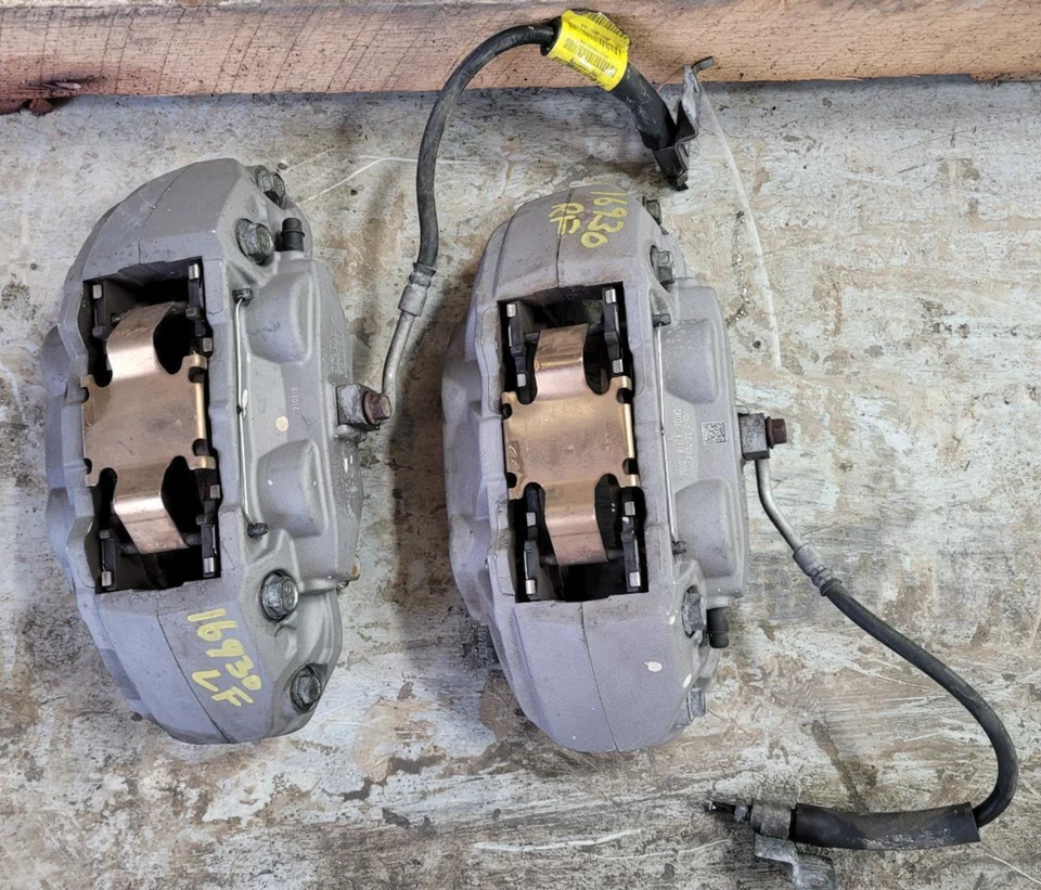 2015-2022 MUSTANG Set of Two Brembo Calipers; front, GT, w/o performance package — 第 1/4 张图片