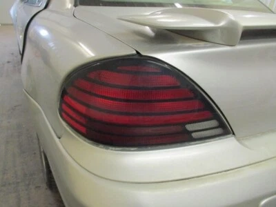 Conjunto de luz trasera izquierda usado se adapta a: Pontiac Grand AM 2003 cuarto montado en panel Foto 1 de 4