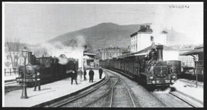 2002 -- DEUX TRAINS VAPEUR EN GARE DE VOIRON . 3Y733 - Picture 1 of 1