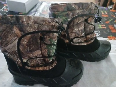 Boots Realtree CAMO Boy’s Size 4 Slip On Water Proof Insulated Snow Rain - Image 1 of 4